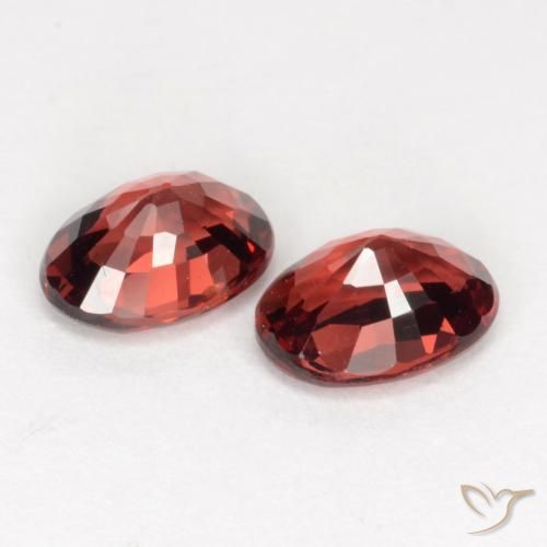 Shop natural 2.07ct ディープレッド パイロープガーネット gems, 楕円形, from モザンビーグ at GemSelect. In stock, global shipping!