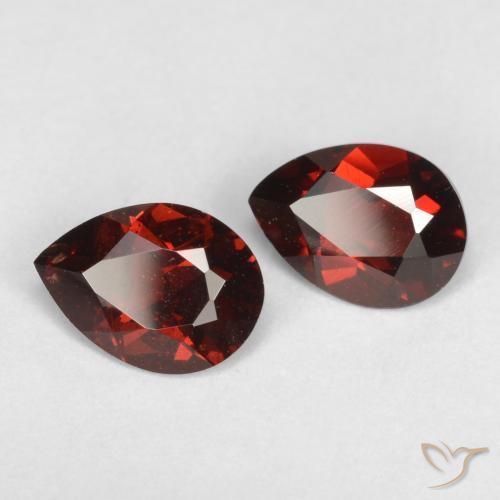 Shop natural 1.73ct ダークレッド パイロープガーネット gems, 洋梨の形, from モザンビーグ at GemSelect. In stock, global shipping!