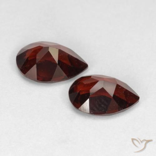 Shop natural 1.73ct ダークレッド パイロープガーネット gems, 洋梨の形, from モザンビーグ at GemSelect. In stock, global shipping!