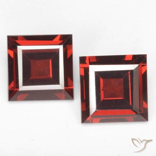 Shop natural 3.84ct 濃いブラッドレッド パイロープガーネット gems, 四角形, from インド at GemSelect. In stock, global shipping!