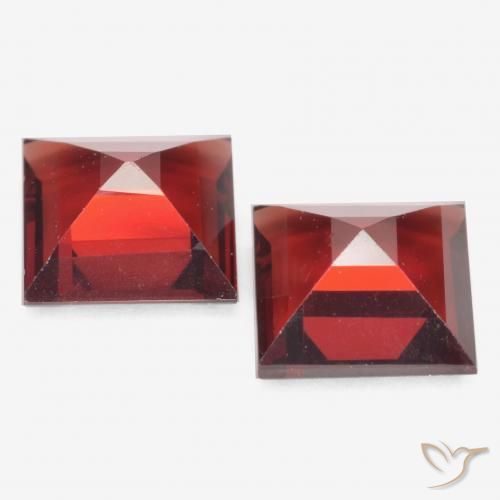 Shop natural 3.84ct 濃いブラッドレッド パイロープガーネット gems, 四角形, from インド at GemSelect. In stock, global shipping!