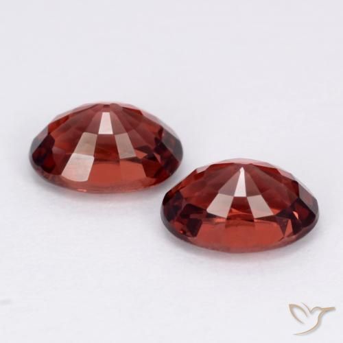 Shop natural 2.20ct ディープレッド パイロープガーネット gems, 楕円形, from モザンビーグ at GemSelect. In stock, global shipping!