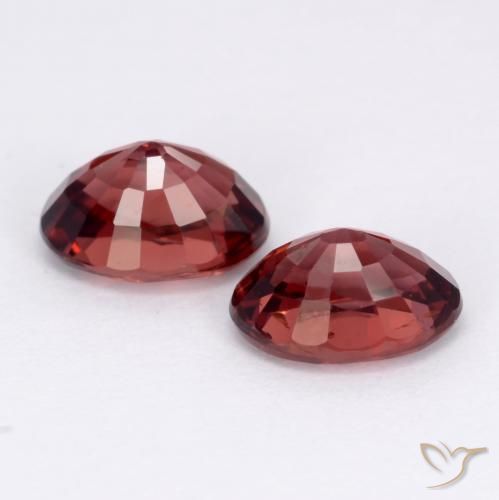 Shop natural 2.36ct ディープレッド パイロープガーネット gems, 楕円形, from モザンビーグ at GemSelect. In stock, global shipping!