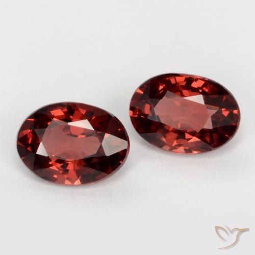 Shop natural 2.00ct 濃いスカーレットレッド パイロープガーネット gems, 楕円形, from モザンビーグ at GemSelect. In stock, global shipping!