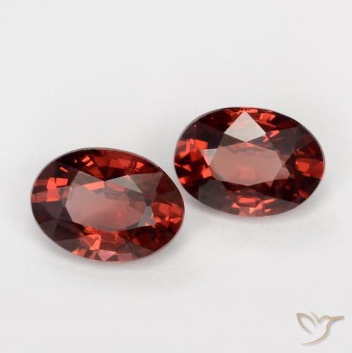 Shop natural 2.00ct 濃いスカーレットレッド パイロープガーネット gems, 楕円形, from モザンビーグ at GemSelect. In stock, global shipping!