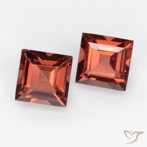 Shop natural 0.89ct 濃いブリックレッド パイロープガーネット gems, 四角形, from モザンビーグ at GemSelect. In stock, global shipping!