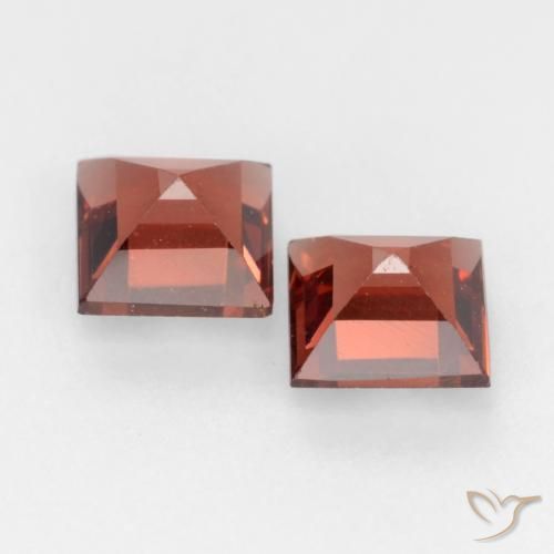 Shop natural 0.89ct 濃いブリックレッド パイロープガーネット gems, 四角形, from モザンビーグ at GemSelect. In stock, global shipping!