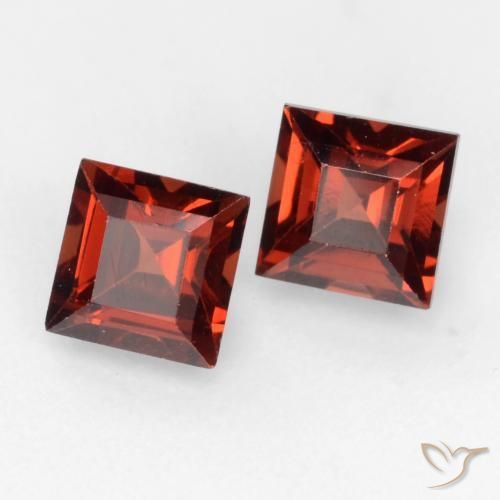 Shop natural 1.02ct ディープレッド パイロープガーネット gems, 四角形, from モザンビーグ at GemSelect. In stock, global shipping!