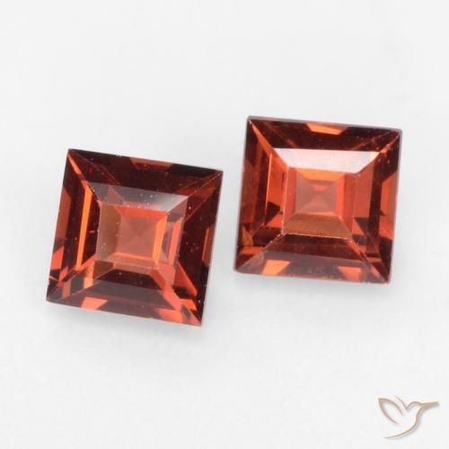Shop natural 0.88ct ディープレッド パイロープガーネット gems, 四角形, from モザンビーグ at GemSelect. In stock, global shipping!