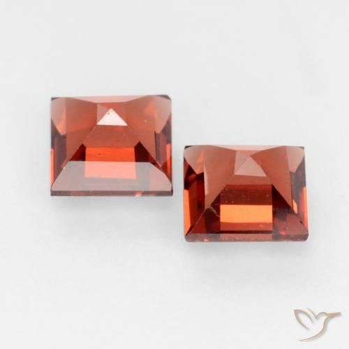 Shop natural 0.88ct ディープレッド パイロープガーネット gems, 四角形, from モザンビーグ at GemSelect. In stock, global shipping!