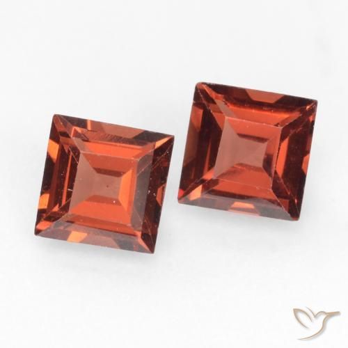 Shop natural 0.87ct ディープレッド パイロープガーネット gems, 四角形, from モザンビーグ at GemSelect. In stock, global shipping!