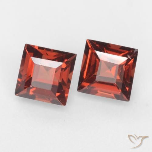 Shop natural 0.98ct ミディアムレッド パイロープガーネット gems, 四角形, from モザンビーグ at GemSelect. In stock, global shipping!