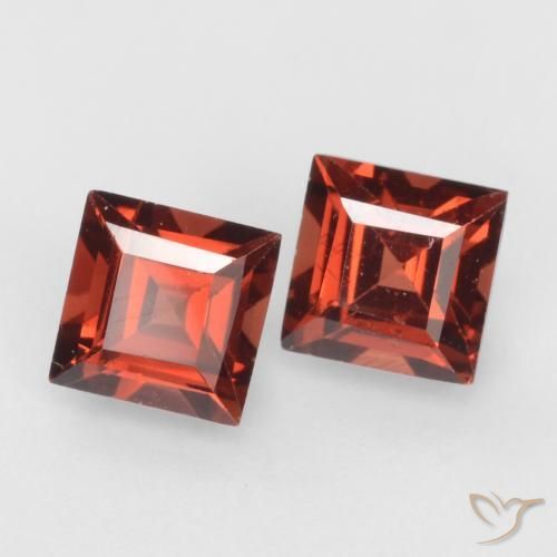 Shop natural 0.94ct ミディアムレッド パイロープガーネット gems, 四角形, from モザンビーグ at GemSelect. In stock, global shipping!
