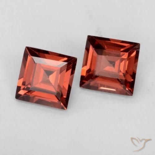 Shop natural 0.88ct ミディアムダークレッド パイロープガーネット gems, 四角形, from モザンビーグ at GemSelect. In stock, global shipping!