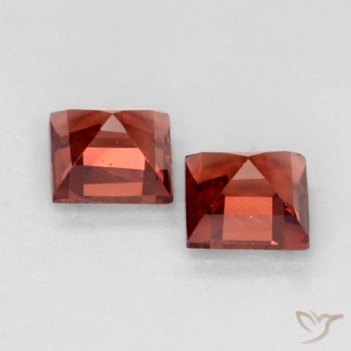 Shop natural 0.88ct ミディアムダークレッド パイロープガーネット gems, 四角形, from モザンビーグ at GemSelect. In stock, global shipping!