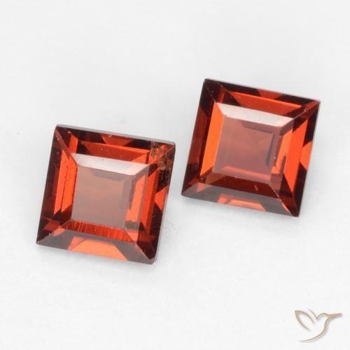 Shop natural 0.94ct ディープレッド パイロープガーネット gems, 四角形, from モザンビーグ at GemSelect. In stock, global shipping!