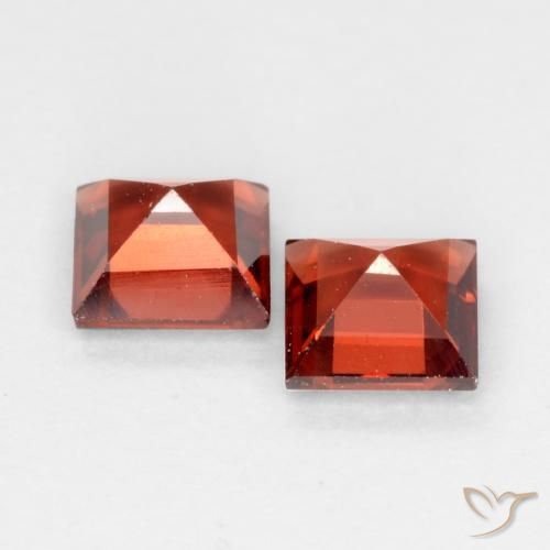 Shop natural 0.92ct スカーレットレッド パイロープガーネット gems, 四角形, from モザンビーグ at GemSelect. In stock, global shipping!