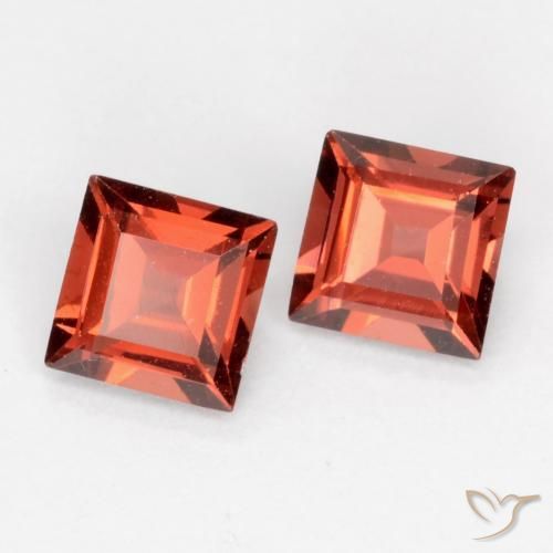 Shop natural 0.88ct スカーレットレッド パイロープガーネット gems, 四角形, from モザンビーグ at GemSelect. In stock, global shipping!