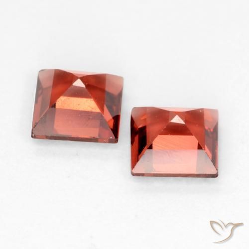 Shop natural 0.88ct スカーレットレッド パイロープガーネット gems, 四角形, from モザンビーグ at GemSelect. In stock, global shipping!