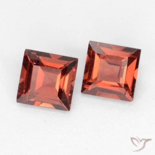 Shop natural 0.90ct ミディアムレッド パイロープガーネット gems, 四角形, from モザンビーグ at GemSelect. In stock, global shipping!