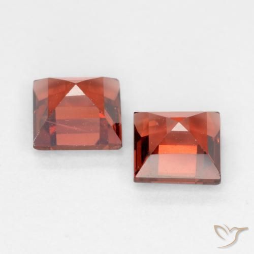 Shop natural 0.90ct ミディアムレッド パイロープガーネット gems, 四角形, from モザンビーグ at GemSelect. In stock, global shipping!