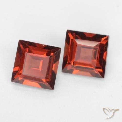 Shop natural 1.00ct ミディアムレッド パイロープガーネット gems, 四角形, from モザンビーグ at GemSelect. In stock, global shipping!