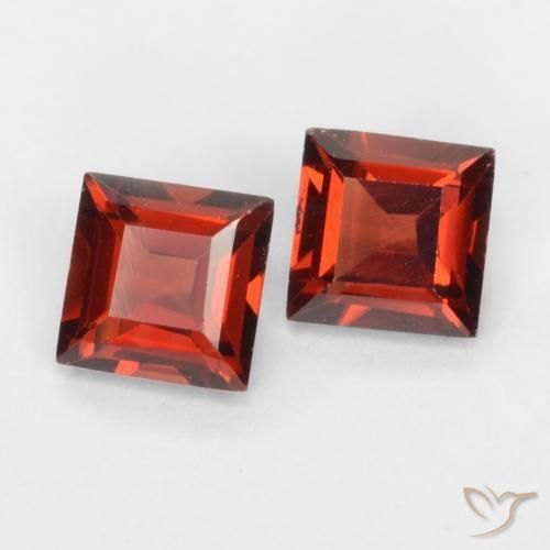 Shop natural 0.94ct カラントレッド パイロープガーネット gems, 四角形, from モザンビーグ at GemSelect. In stock, global shipping!