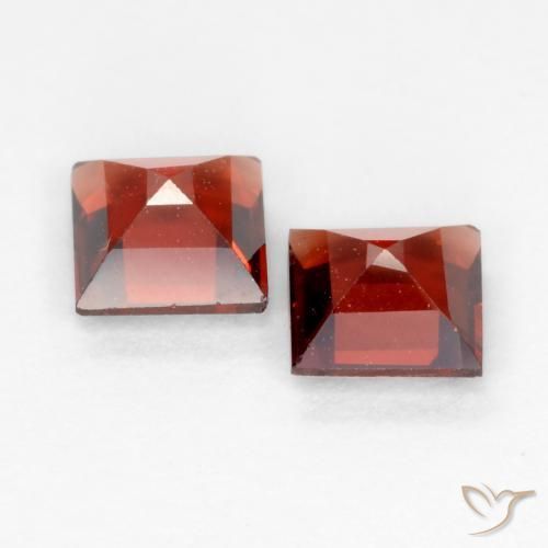 Shop natural 0.94ct カラントレッド パイロープガーネット gems, 四角形, from モザンビーグ at GemSelect. In stock, global shipping!
