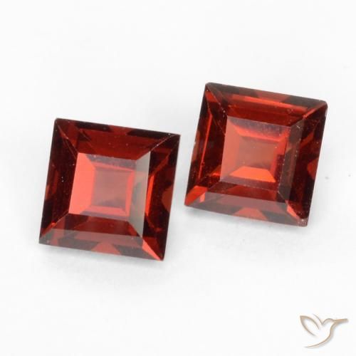Shop natural 1.00ct カラントレッド パイロープガーネット gems, 四角形, from モザンビーグ at GemSelect. In stock, global shipping!