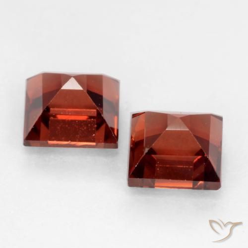 Shop natural 0.86ct ミディアムレッド パイロープガーネット gems, 四角形, from モザンビーグ at GemSelect. In stock, global shipping!