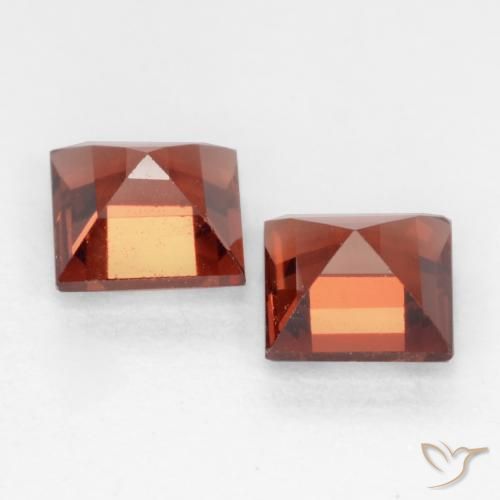 Shop natural 0.88ct ミディアムレッド パイロープガーネット gems, 四角形, from モザンビーグ at GemSelect. In stock, global shipping!