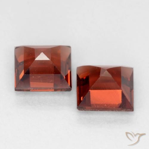 Shop natural 0.84ct ミディアムレッド パイロープガーネット gems, 四角形, from モザンビーグ at GemSelect. In stock, global shipping!