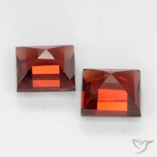 Shop natural 0.91ct カラントレッド パイロープガーネット gems, 四角形, from モザンビーグ at GemSelect. In stock, global shipping!