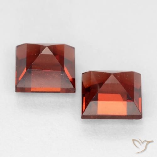 Shop natural 1.04ct ディープレッド パイロープガーネット gems, 四角形, from モザンビーグ at GemSelect. In stock, global shipping!
