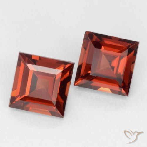 Shop natural 0.95ct カラントレッド パイロープガーネット gems, 四角形, from モザンビーグ at GemSelect. In stock, global shipping!