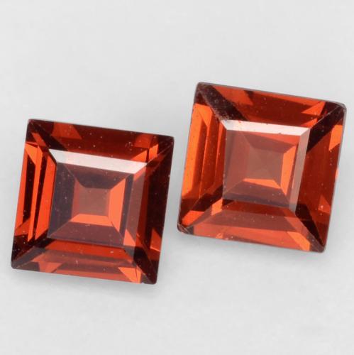 0.84カラットの天然ファイアレッドパイロープガーネット（4.1×4.1 mm・四角）
