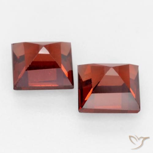 Shop natural 0.93ct ミディアムレッド パイロープガーネット gems, 四角形, from モザンビーグ at GemSelect. In stock, global shipping!