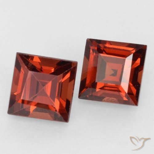 Shop natural 0.94ct ミディアムレッド パイロープガーネット gems, 四角形, from モザンビーグ at GemSelect. In stock, global shipping!