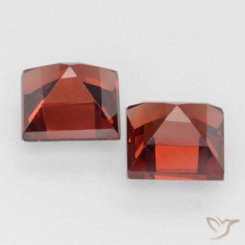 Shop natural 0.94ct ミディアムレッド パイロープガーネット gems, 四角形, from モザンビーグ at GemSelect. In stock, global shipping!