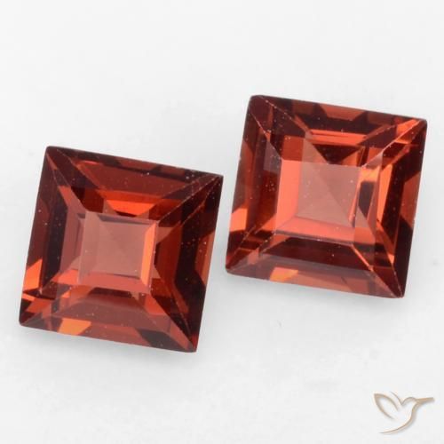 Shop natural 0.89ct サングリアレッド パイロープガーネット gems, 四角形, from モザンビーグ at GemSelect. In stock, global shipping!