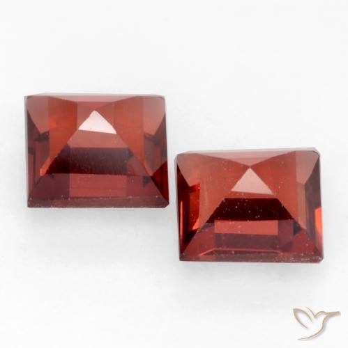 Shop natural 0.89ct サングリアレッド パイロープガーネット gems, 四角形, from モザンビーグ at GemSelect. In stock, global shipping!
