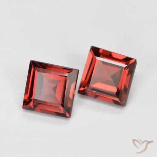Shop natural 1.01ct ディープレッド パイロープガーネット gems, 四角形, from モザンビーグ at GemSelect. In stock, global shipping!