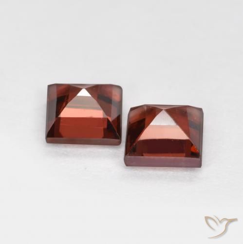 Shop natural 1.01ct ディープレッド パイロープガーネット gems, 四角形, from モザンビーグ at GemSelect. In stock, global shipping!