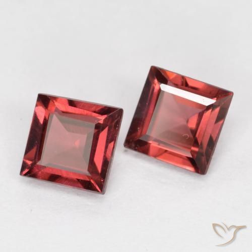 Shop natural 0.99ct ピンクがかったレッド パイロープガーネット gems, 四角形, from モザンビーグ at GemSelect. In stock, global shipping!