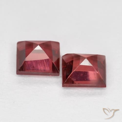 Shop natural 0.99ct ピンクがかったレッド パイロープガーネット gems, 四角形, from モザンビーグ at GemSelect. In stock, global shipping!
