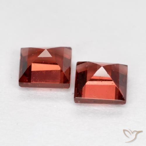 Shop natural 1.09ct ミディアムレッド パイロープガーネット gems, 四角形, from モザンビーグ at GemSelect. In stock, global shipping!