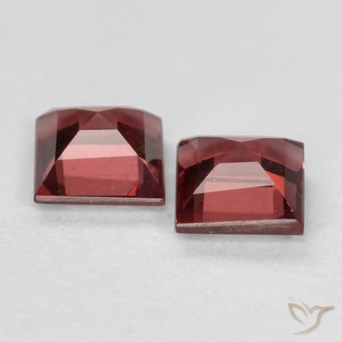 Shop natural 0.91ct ディープレッド パイロープガーネット gems, 四角形, from モザンビーグ at GemSelect. In stock, global shipping!