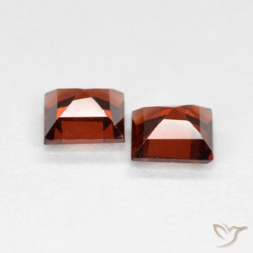 Shop natural 0.90ct 明るい赤 パイロープガーネット gems, 四角形, from モザンビーグ at GemSelect. In stock, global shipping!