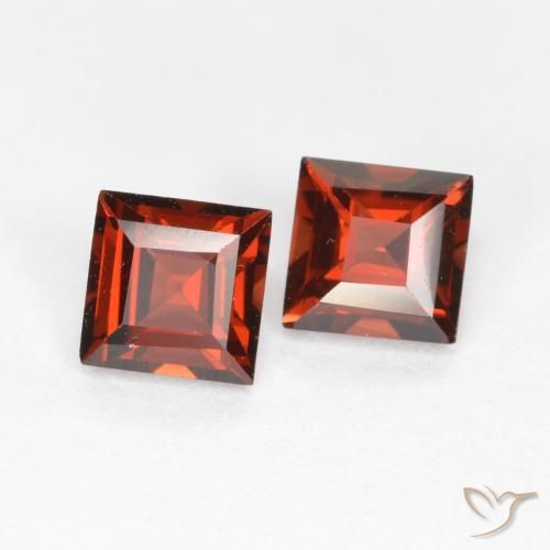 Shop natural 0.91ct 明るい赤 パイロープガーネット gems, 四角形, from モザンビーグ at GemSelect. In stock, global shipping!
