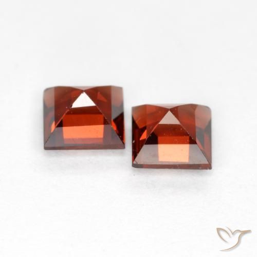 Shop natural 0.91ct 明るい赤 パイロープガーネット gems, 四角形, from モザンビーグ at GemSelect. In stock, global shipping!